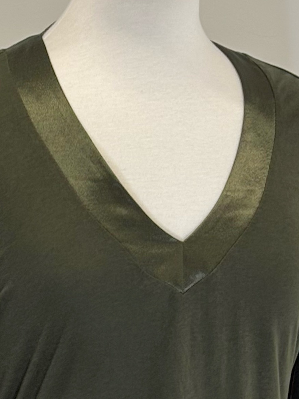 Gap army green top w/ satin collar